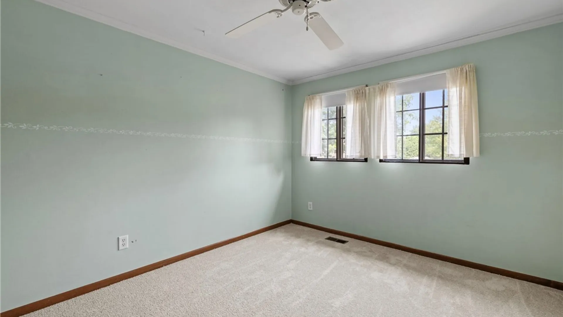 Property at 8383 Zenith Dr, Clay, NY 13027 28