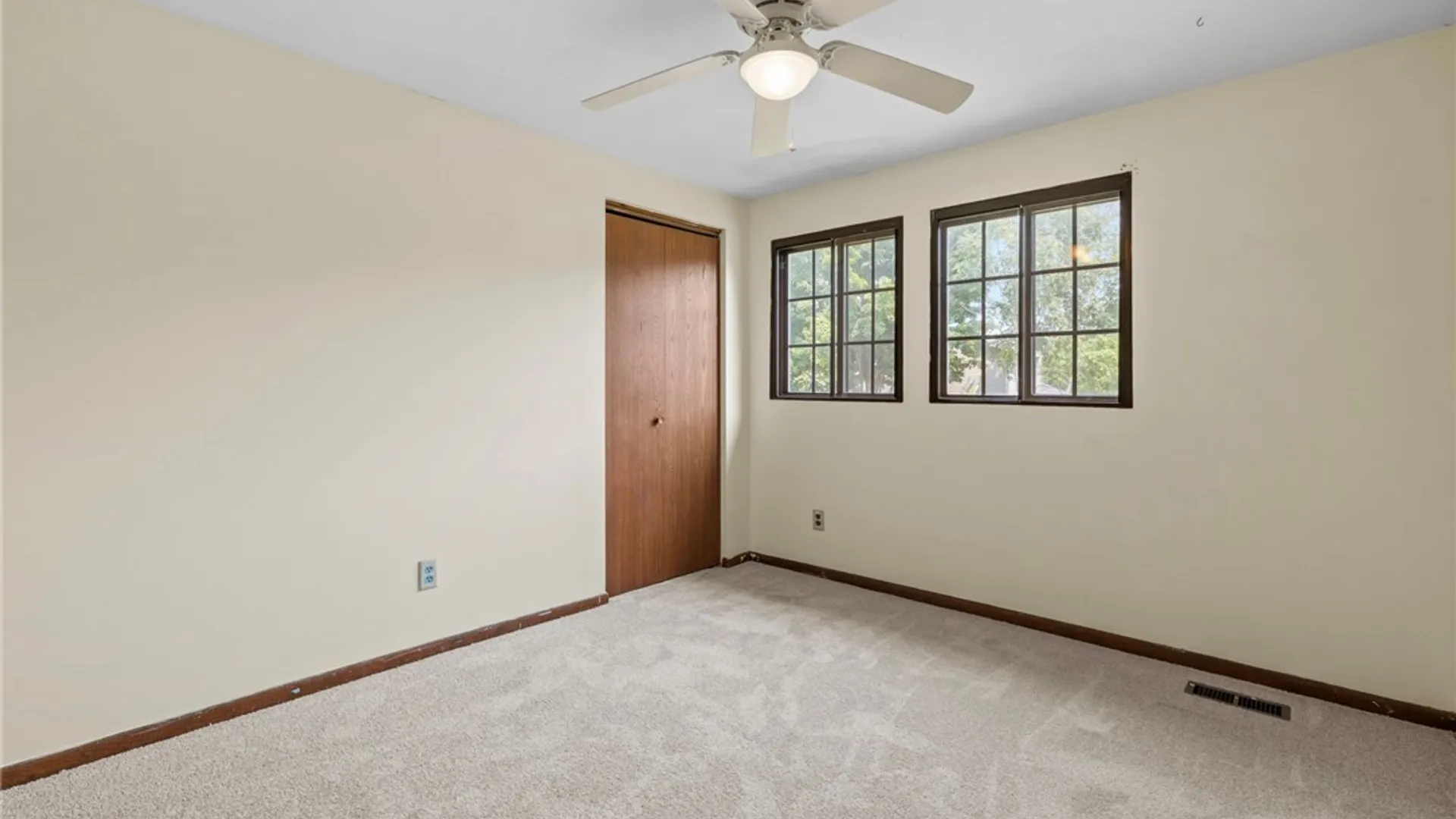 Property at 8383 Zenith Dr, Clay, NY 13027 29