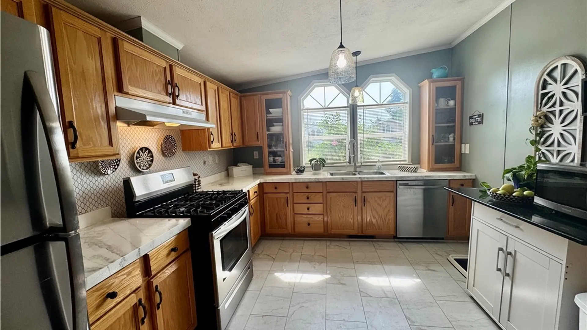 Property at 619 Barbara Avenue, New Hartford, NY 13323 14