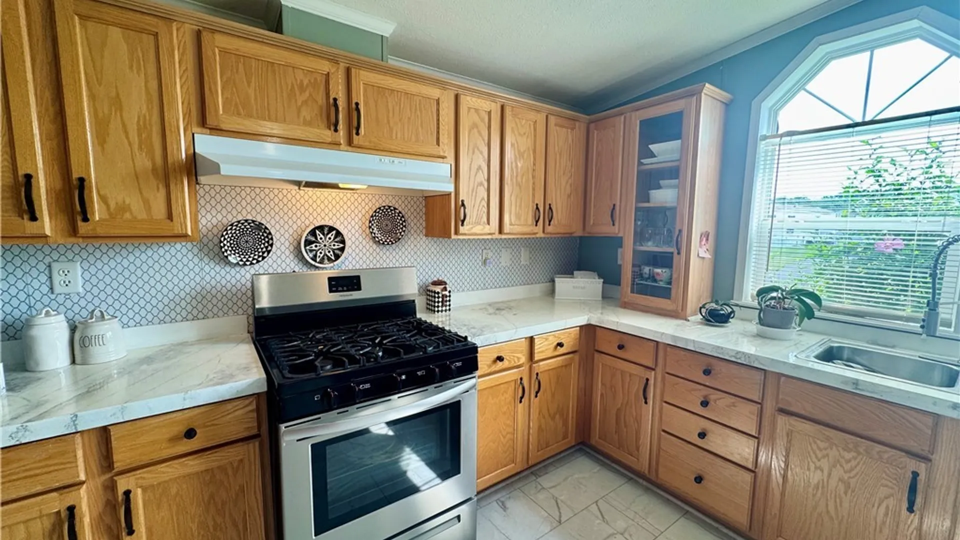 Property at 619 Barbara Avenue, New Hartford, NY 13323 15