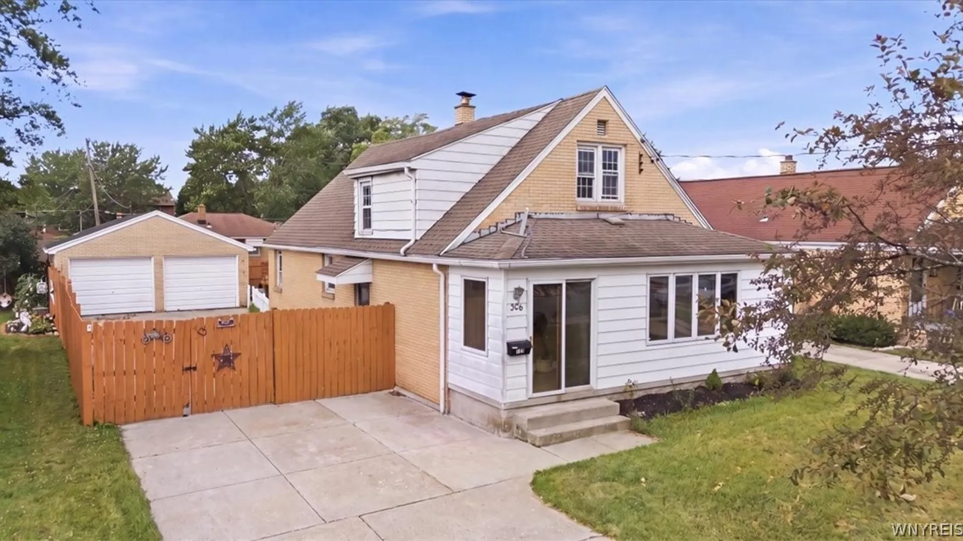 Property at 306 Collins Avenue, West Seneca, NY 14224 2