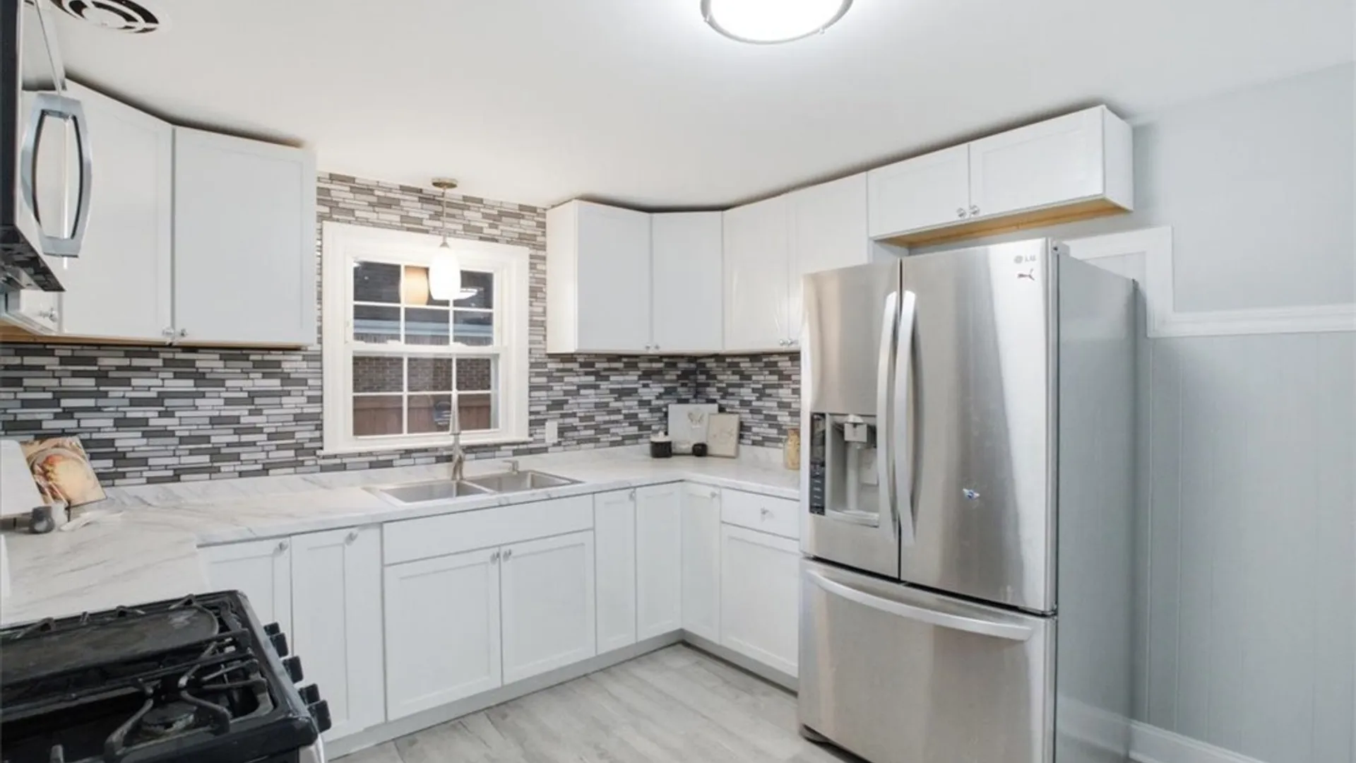 Property at 306 Collins Avenue, West Seneca, NY 14224 9