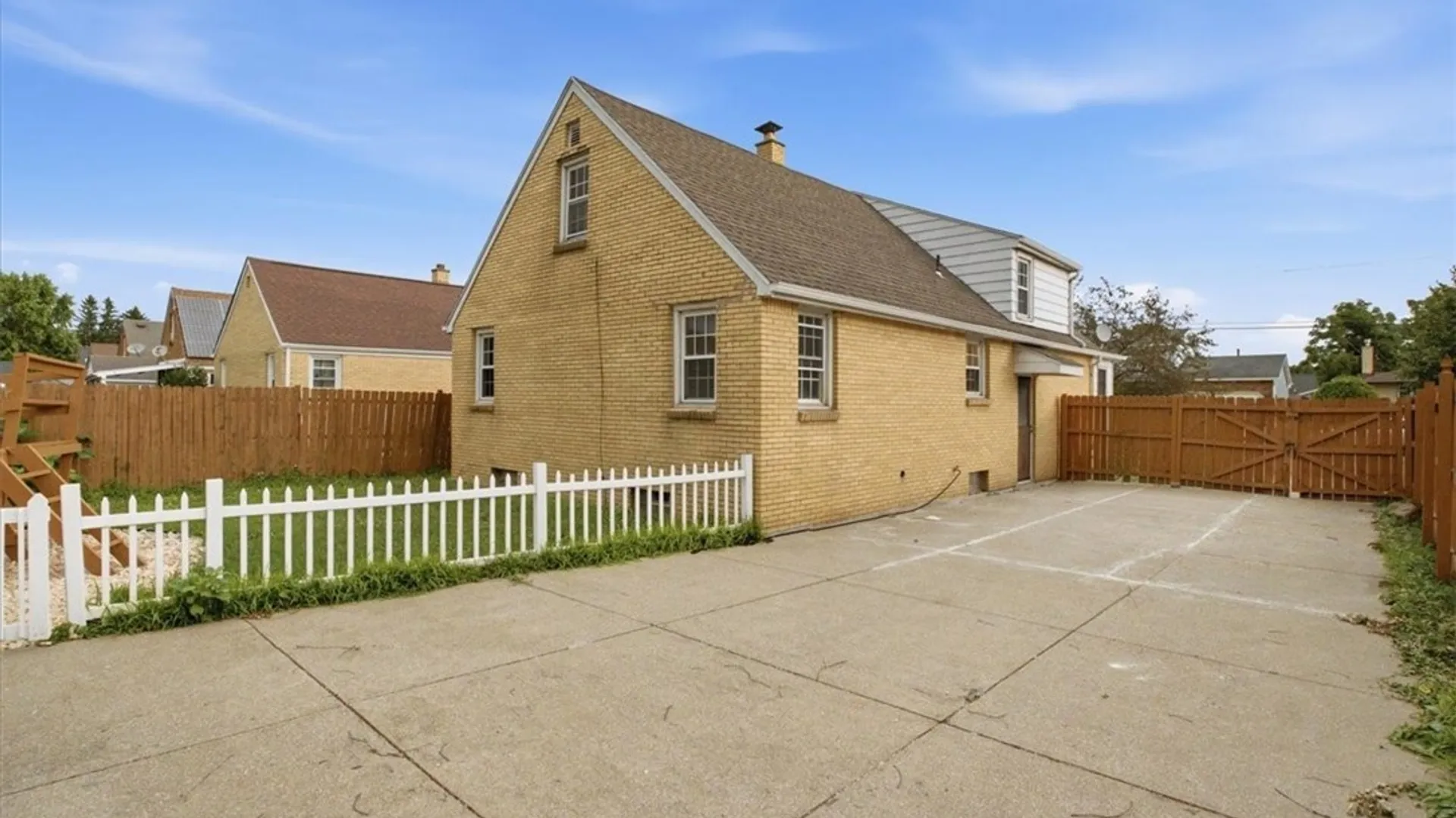 Property at 306 Collins Avenue, West Seneca, NY 14224 23