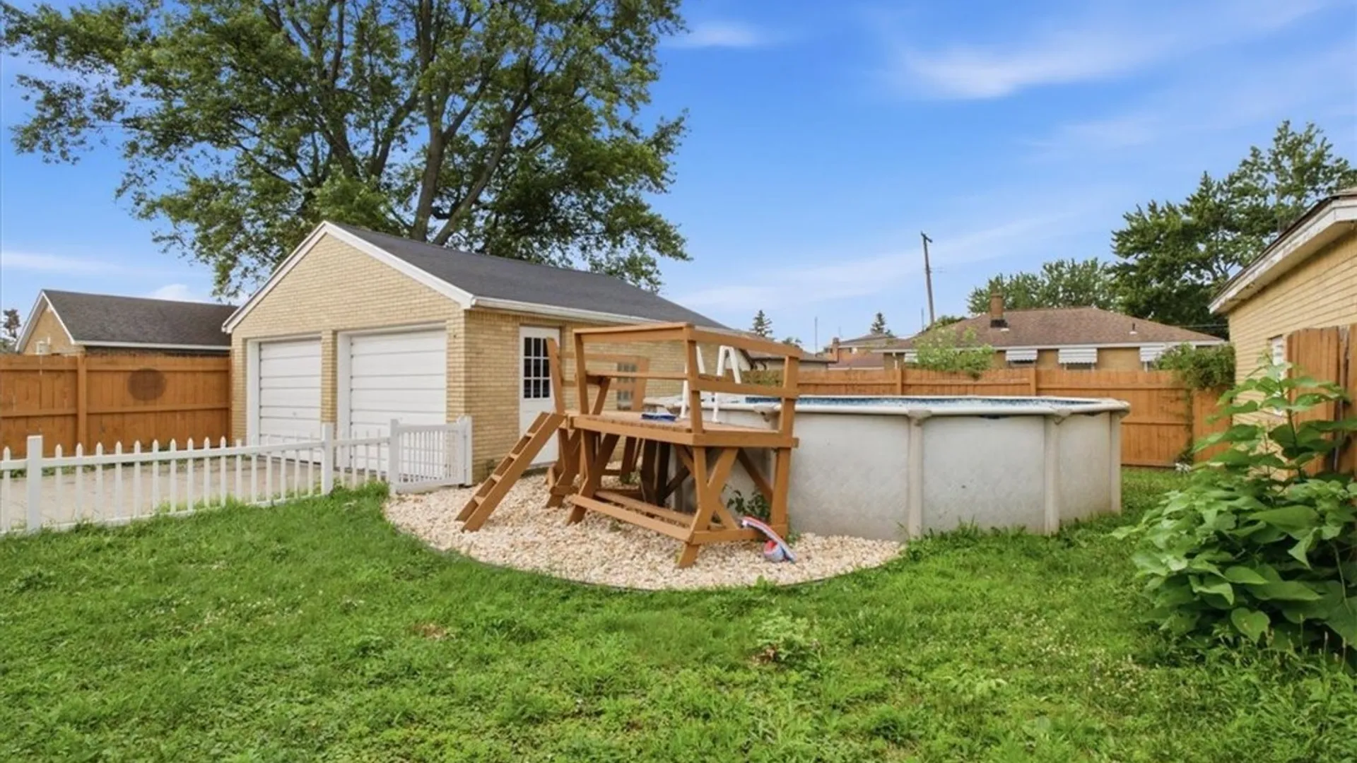 Property at 306 Collins Avenue, West Seneca, NY 14224 24