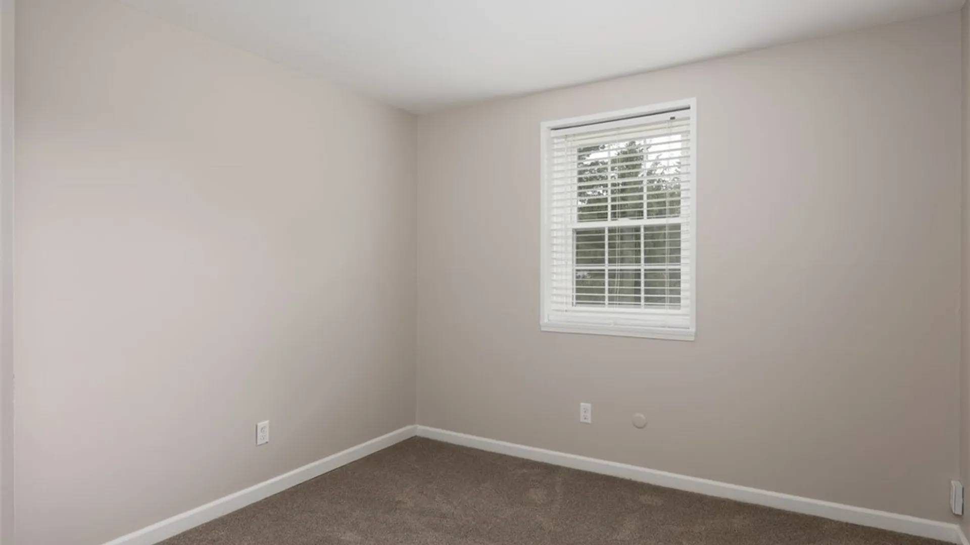 Property at 111 The Meadow, Aurora, NY 14052 11