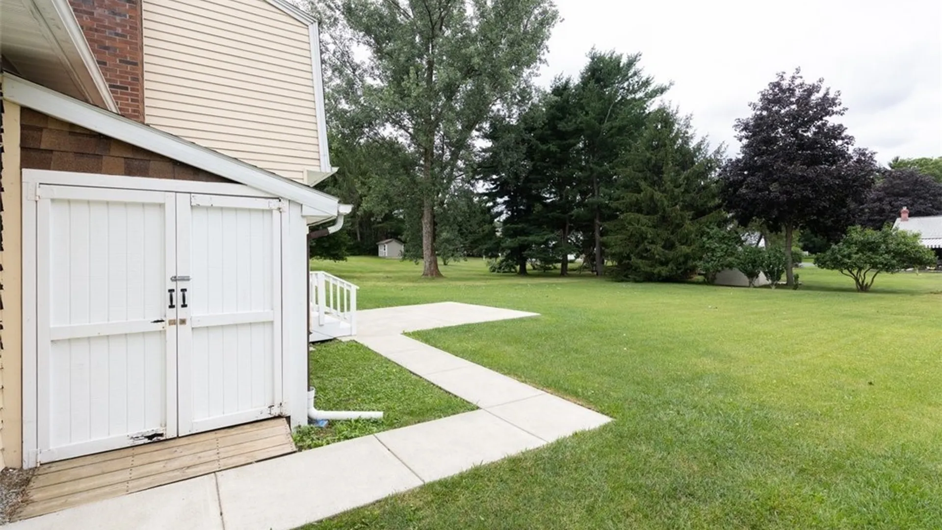 Property at 111 The Meadow, Aurora, NY 14052 17