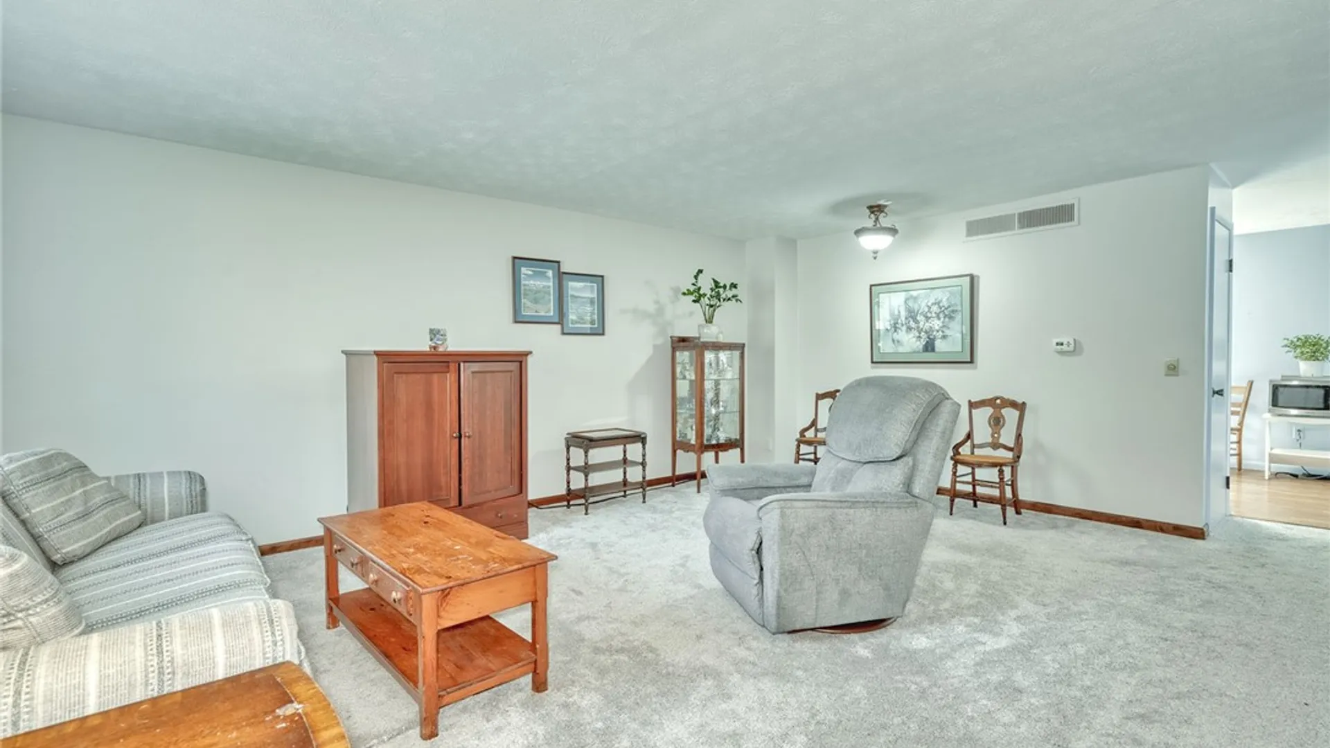 Property at 254 Penn Ln, Penfield, NY 14625 8