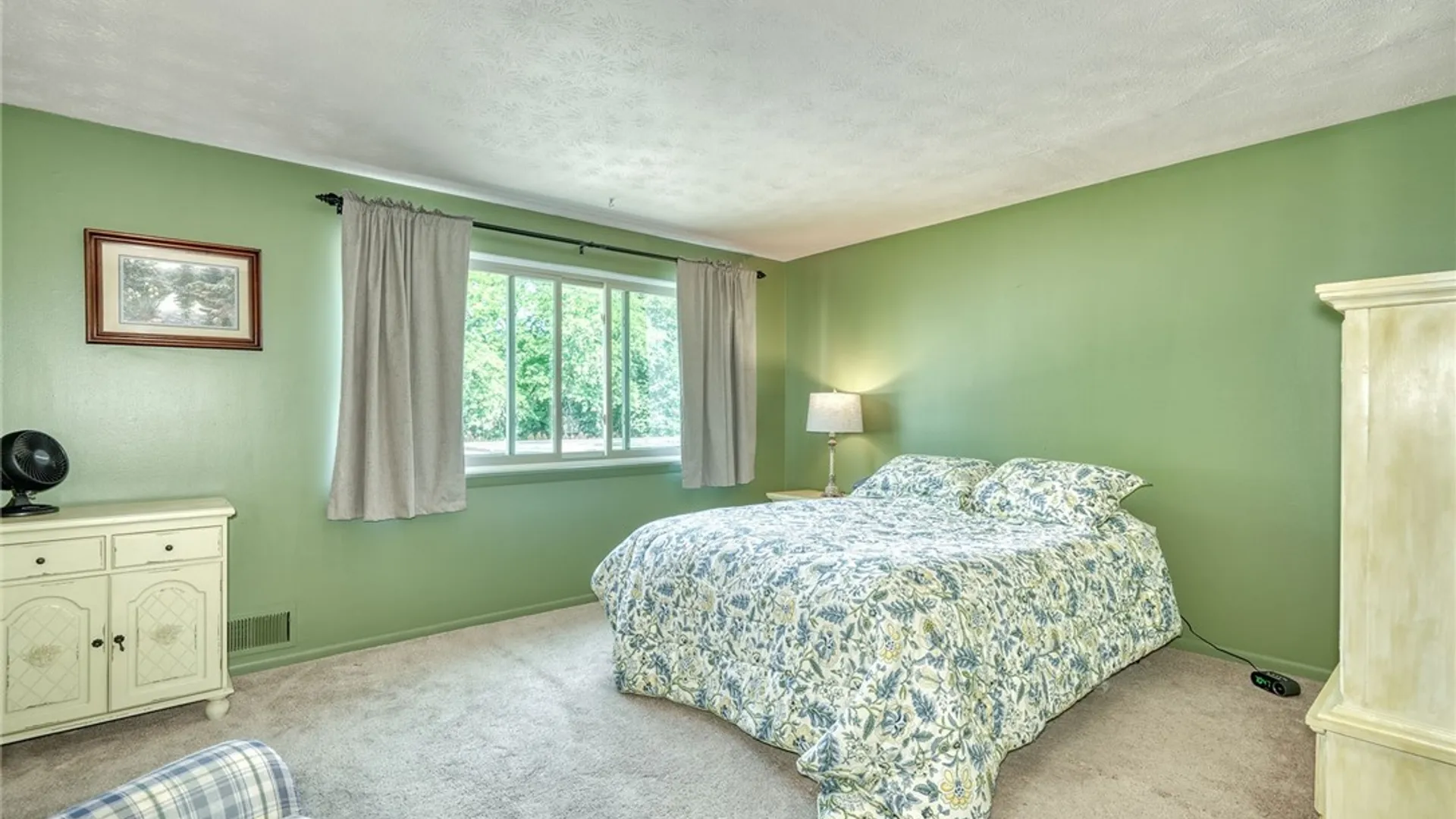 Property at 254 Penn Ln, Penfield, NY 14625 18
