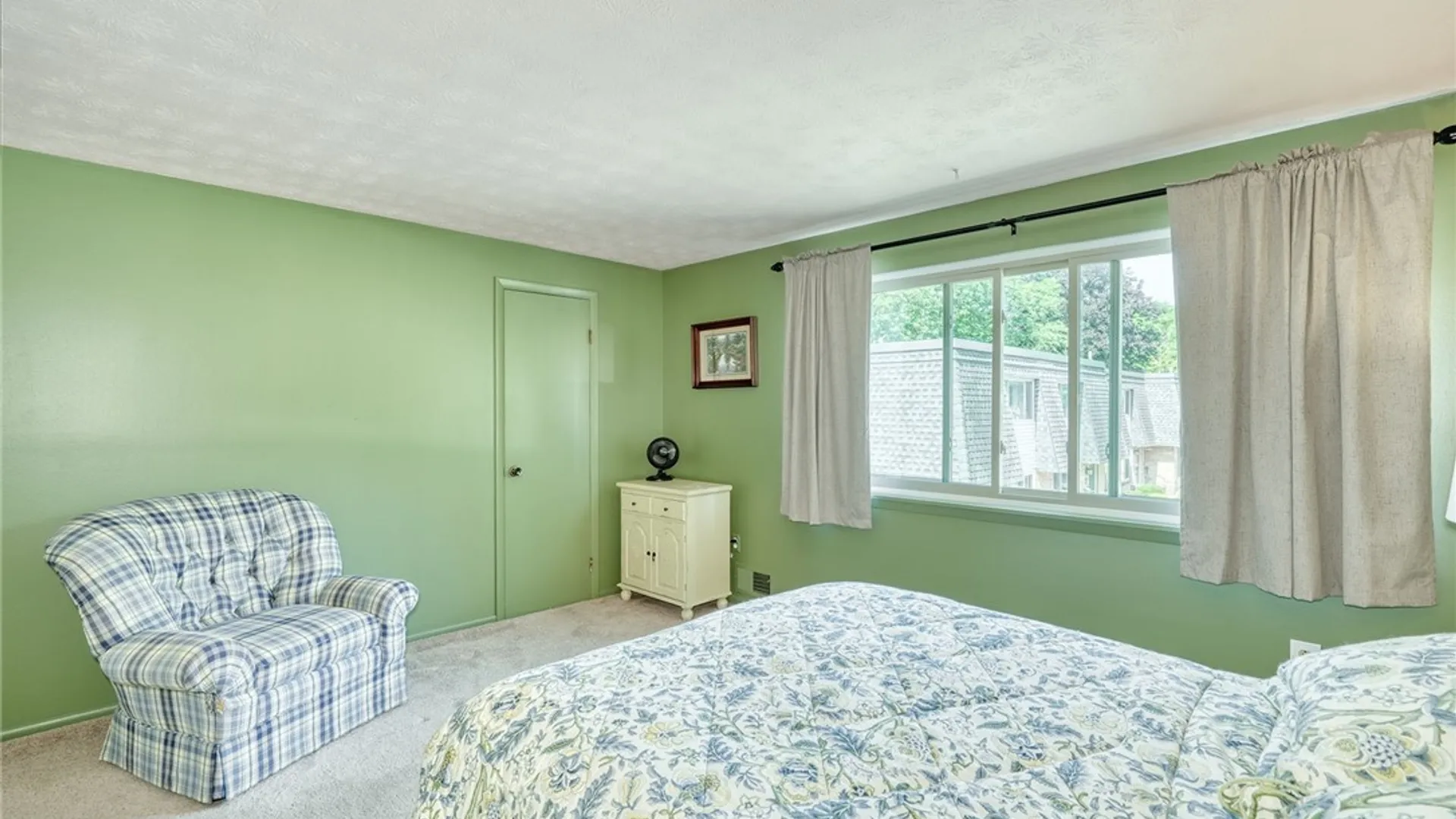 Property at 254 Penn Ln, Penfield, NY 14625 20