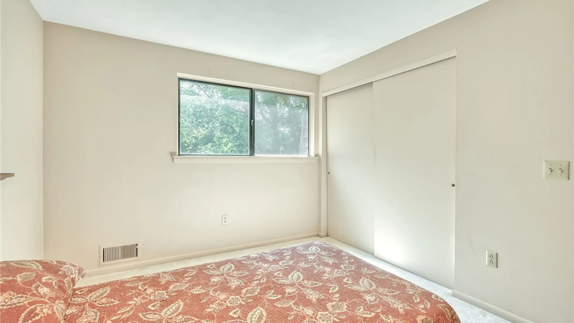 Property at 254 Penn Ln, Penfield, NY 14625 24