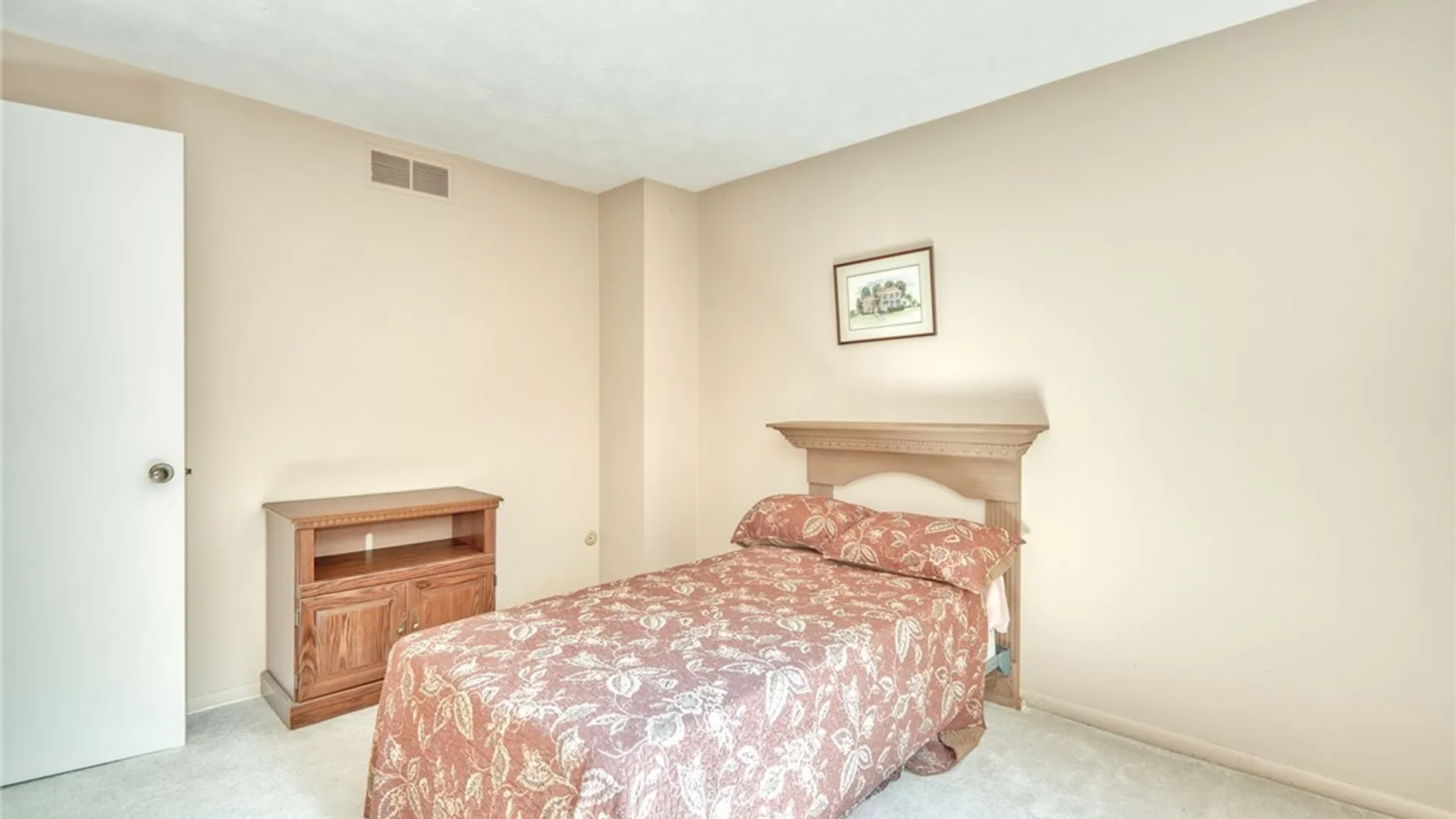 Property at 254 Penn Ln, Penfield, NY 14625 25