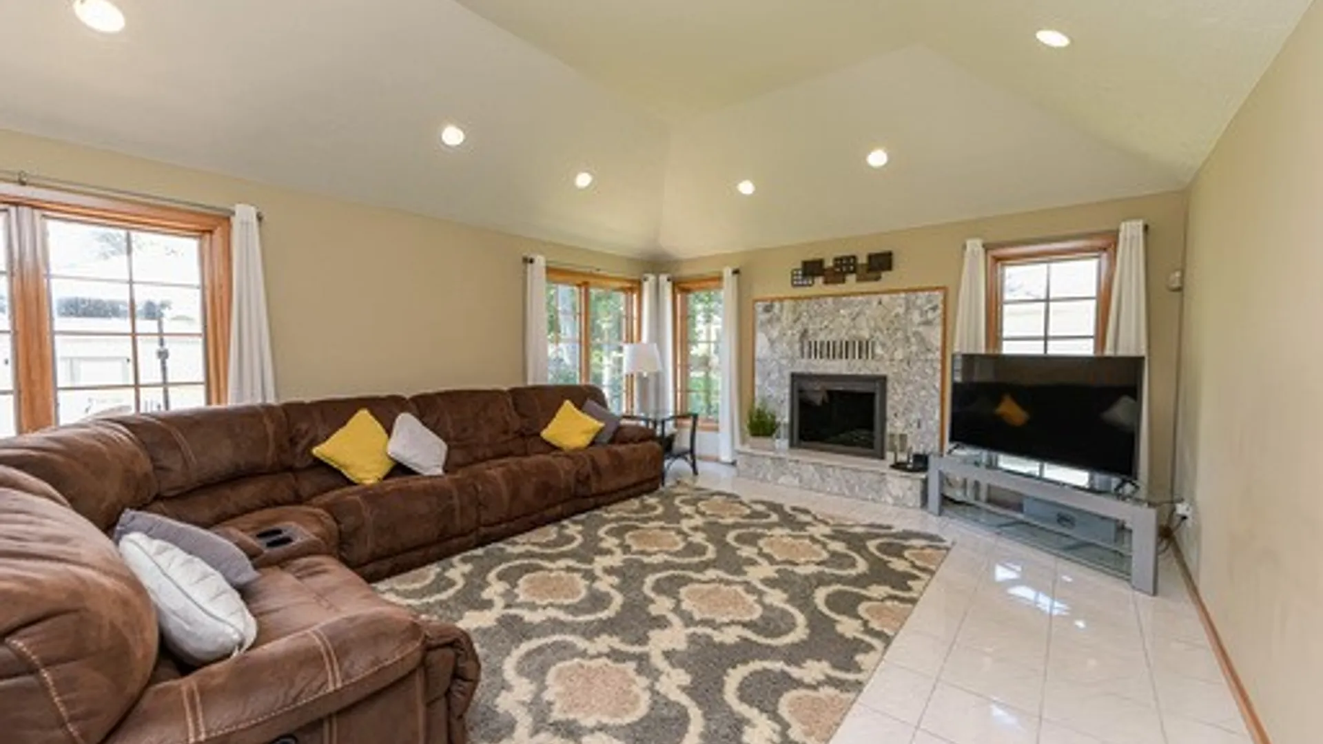Property at 574 Melwood Drive, Greece, NY 14626 6
