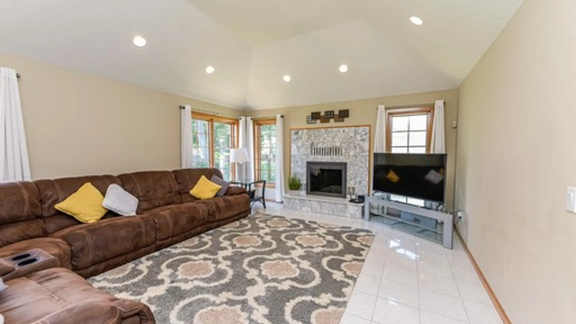 Property at 574 Melwood Drive, Greece, NY 14626 7