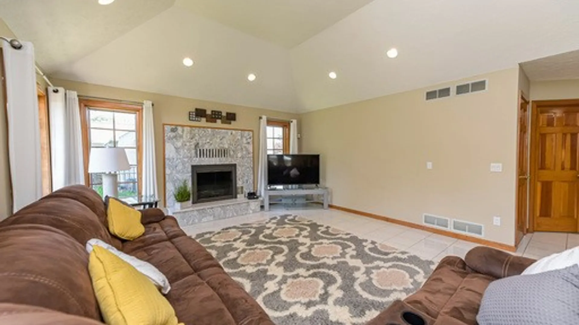 Property at 574 Melwood Drive, Greece, NY 14626 9