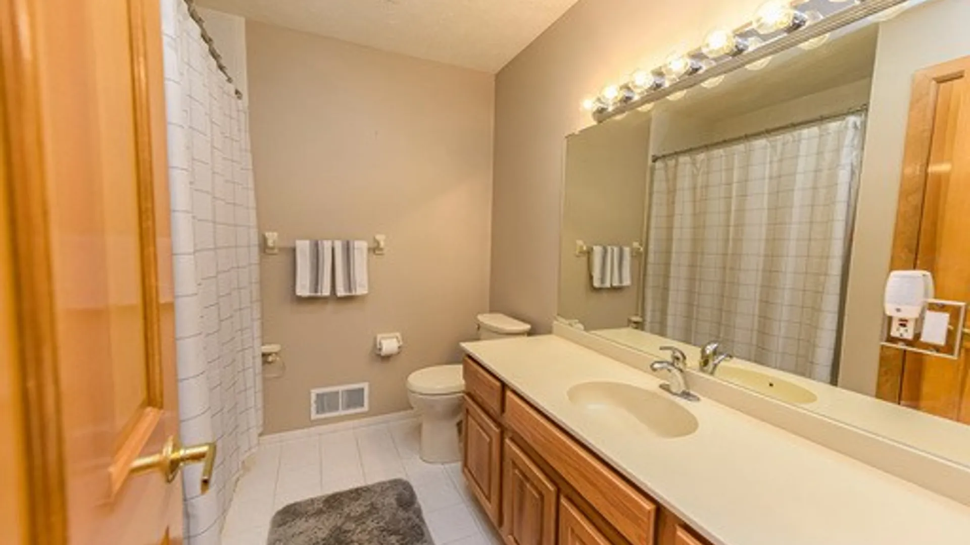 Property at 574 Melwood Drive, Greece, NY 14626 28