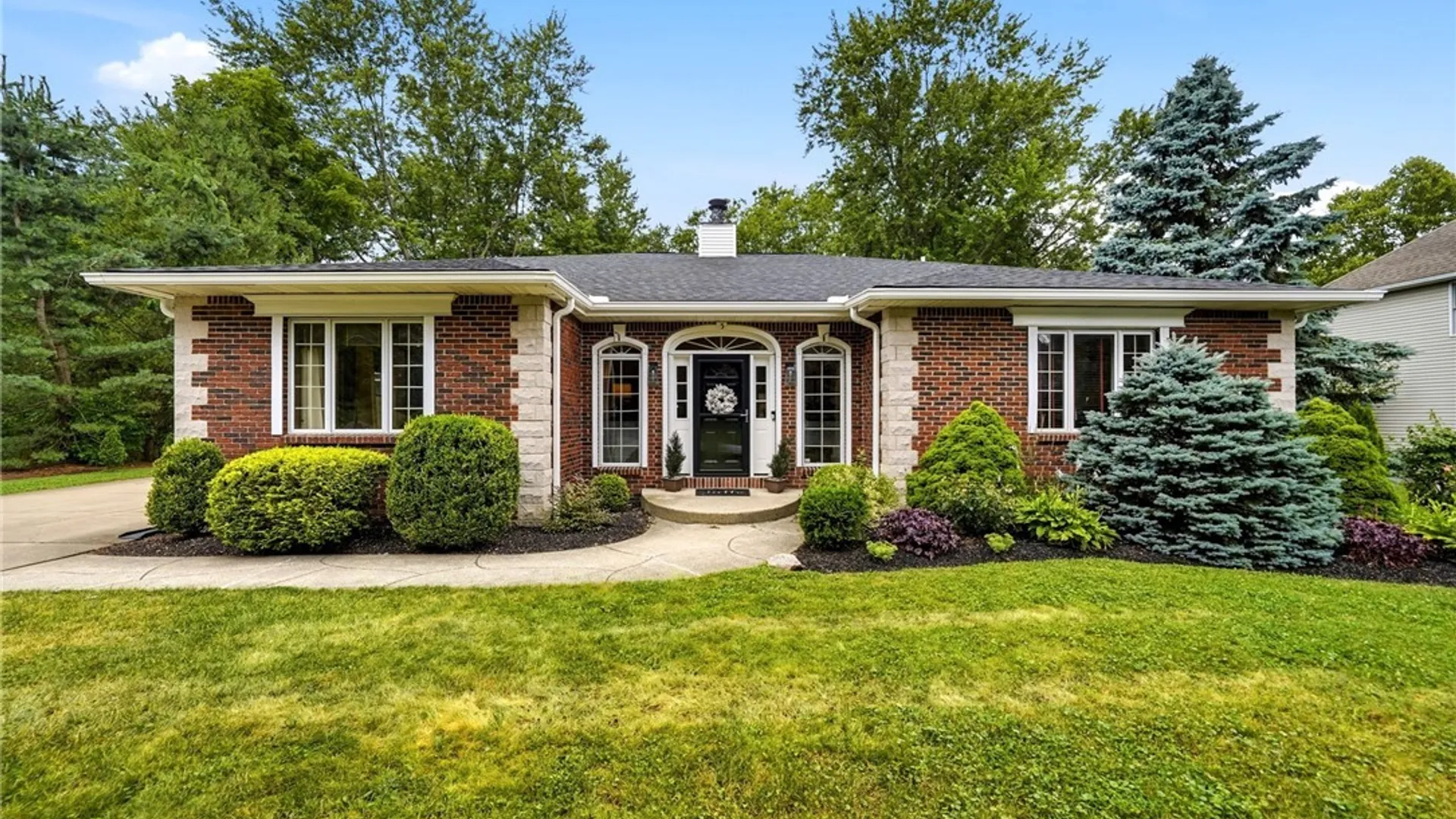 Property at 5 Ventura Drive, Orchard Park, NY 14127 2