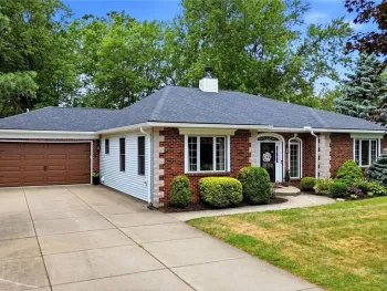 Property at 5 Ventura Drive, Orchard Park, NY 14127