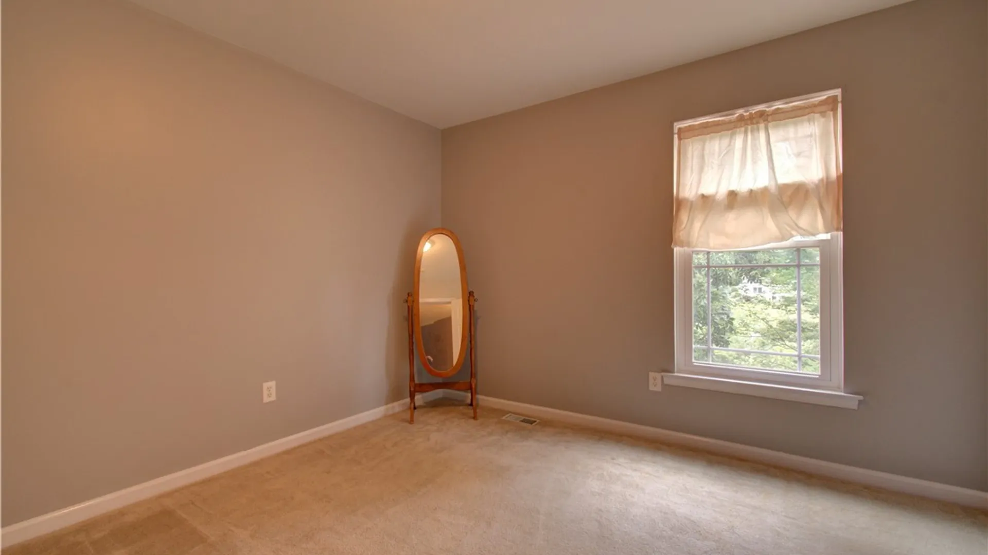Property at 17 Stream View Lane, Lancaster, NY 14086 25