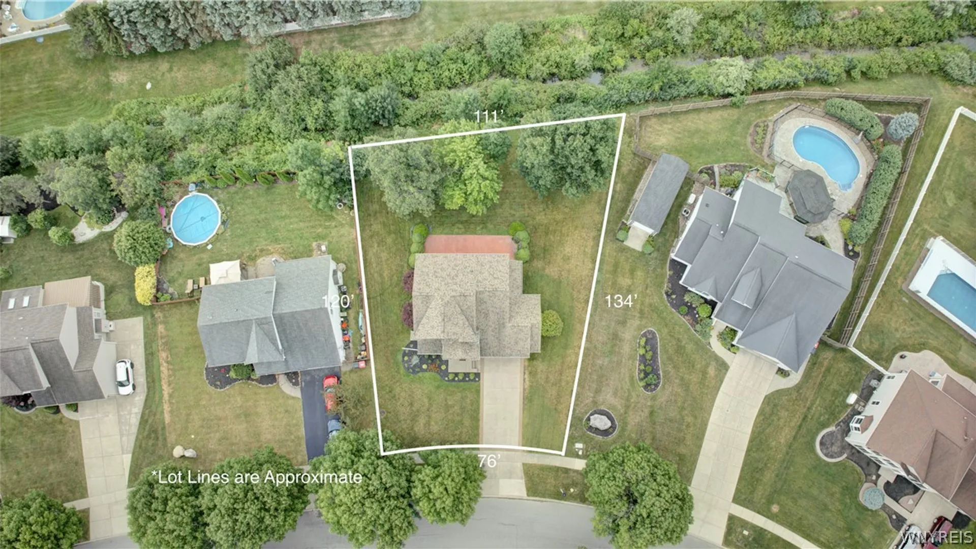 Property at 17 Stream View Lane, Lancaster, NY 14086 2