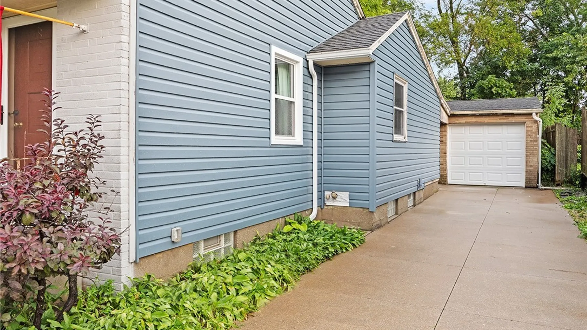 Property at 166 Walter Avenue, Tonawanda, NY 14150 4