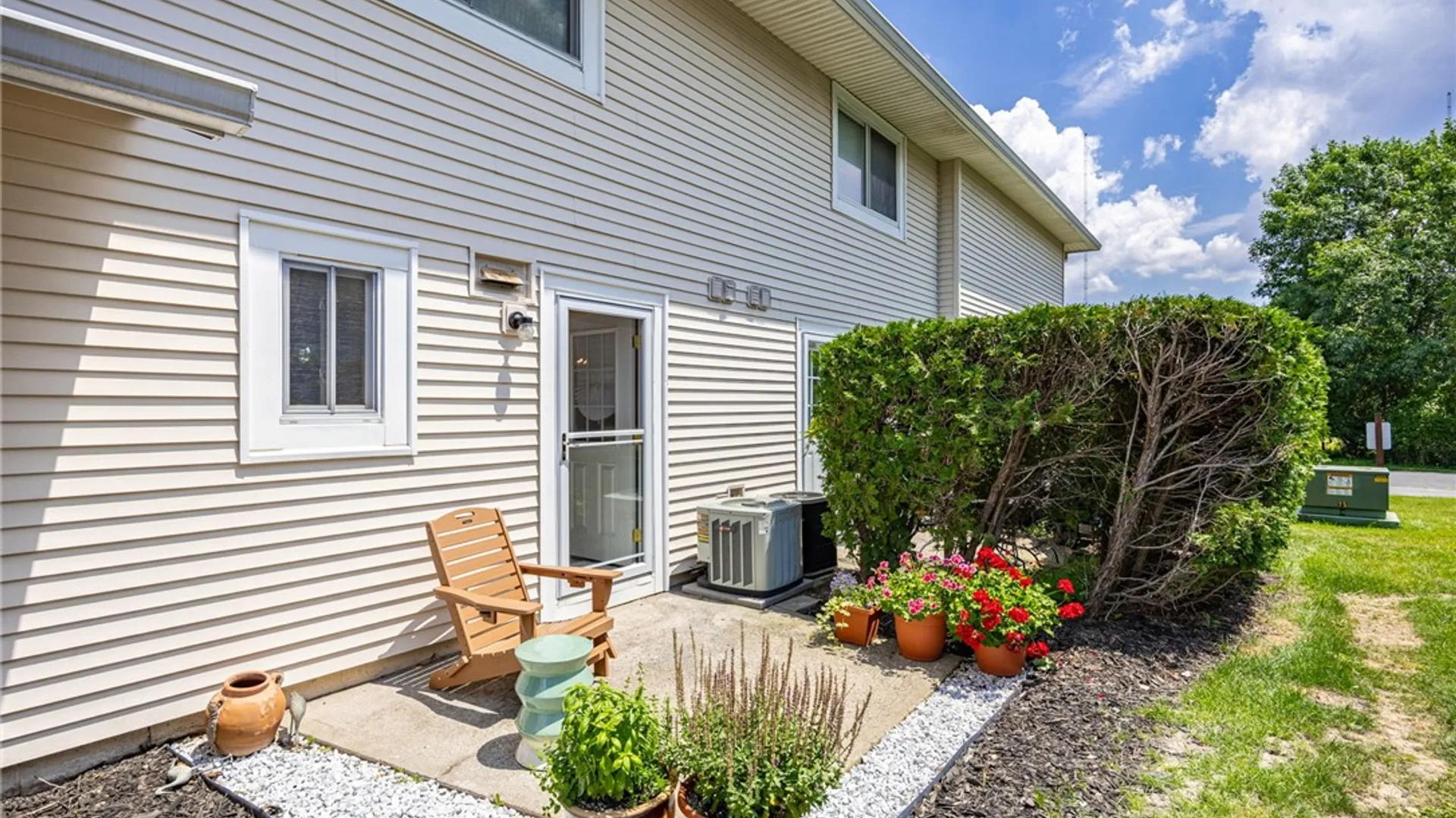 Property at 678 Eastbrooke Lane, Brighton, NY 14618 23