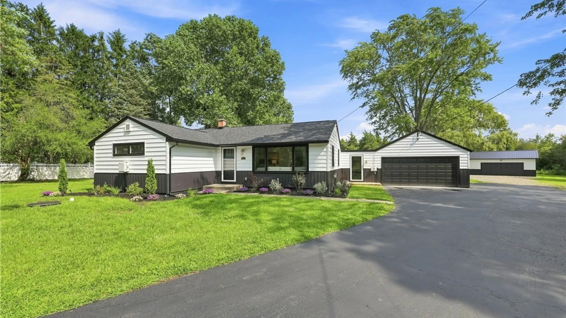 Property at 6921 Bear Ridge Road, Pendleton, NY 14120 3