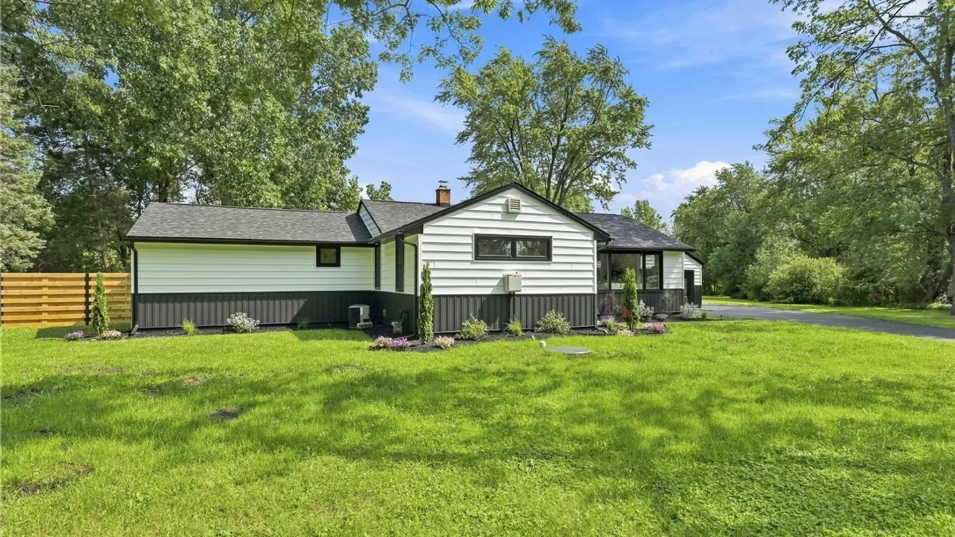 Property at 6921 Bear Ridge Road, Pendleton, NY 14120 4