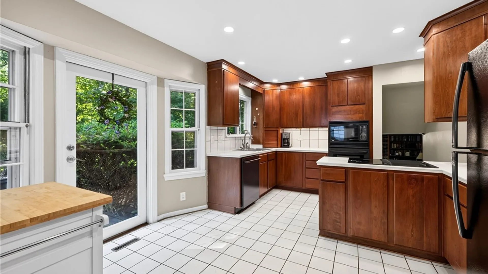 Property at 14 Countryside Road, Pittsford, NY 14450 10