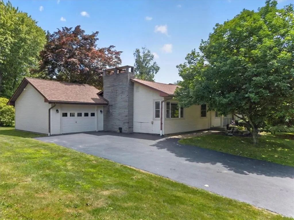 Property at 4304 Ontario Center Road, Walworth, NY 14568