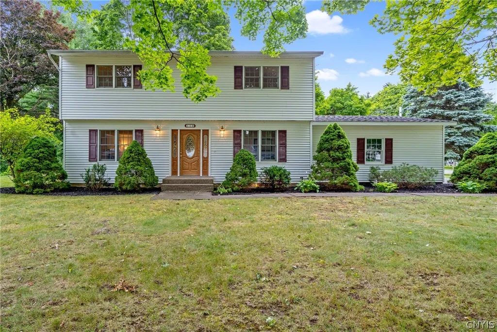 Property at 118 Winding Way, Camillus, NY 13031