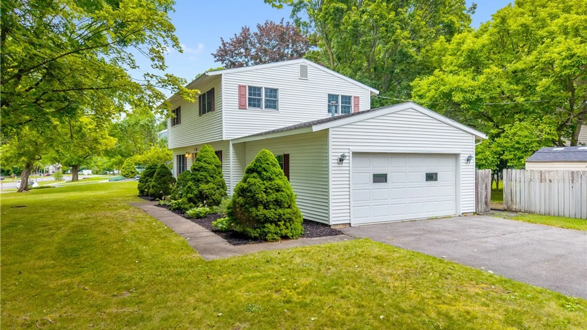 Property at 118 Winding Way, Camillus, NY 13031 2