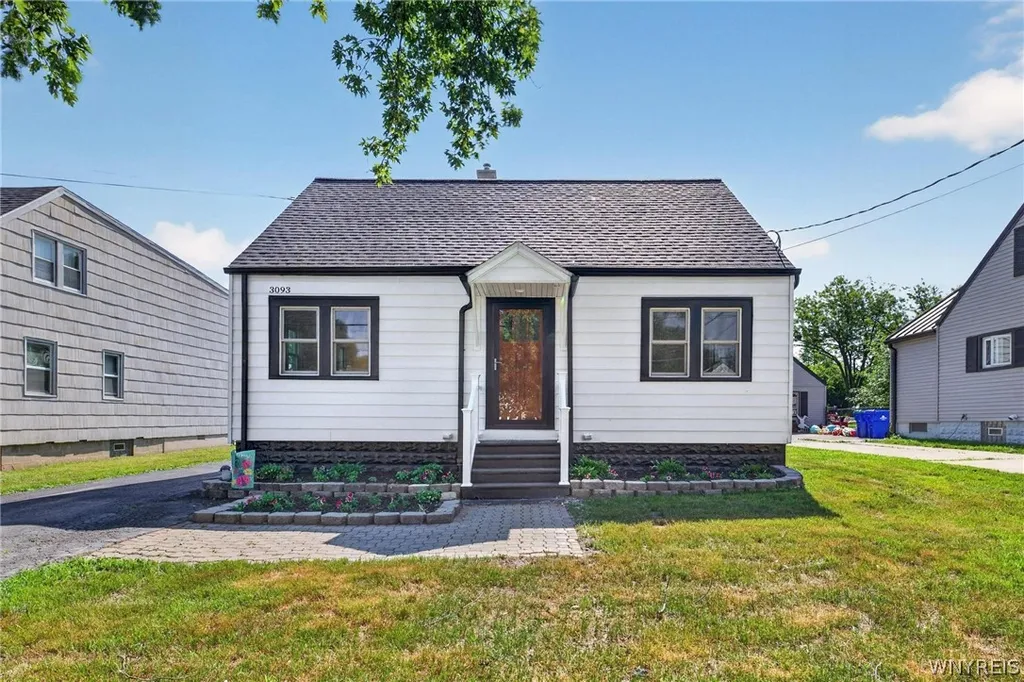 Property at 3093 Lyth Rd, Hamburg, NY 14218