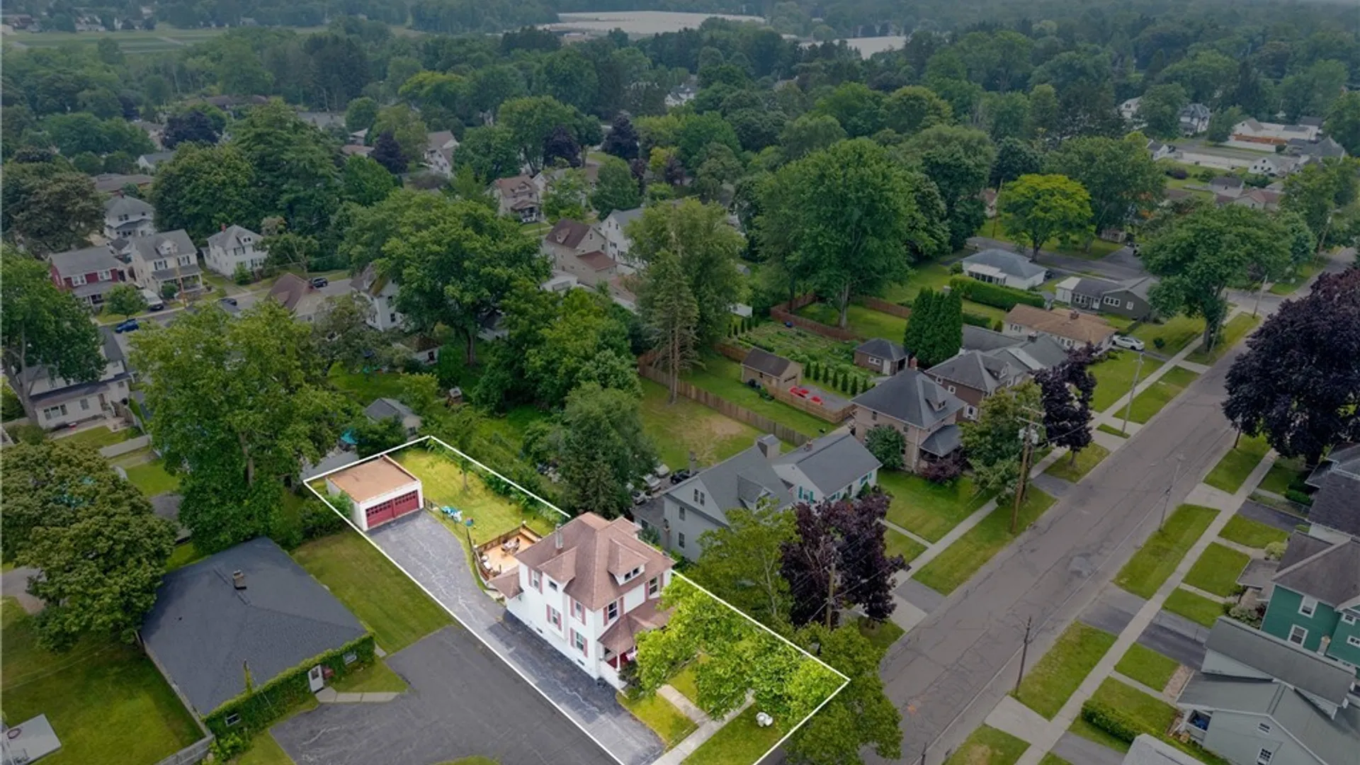 Property at 214 S Seward Avenue, Auburn, NY 13021 44