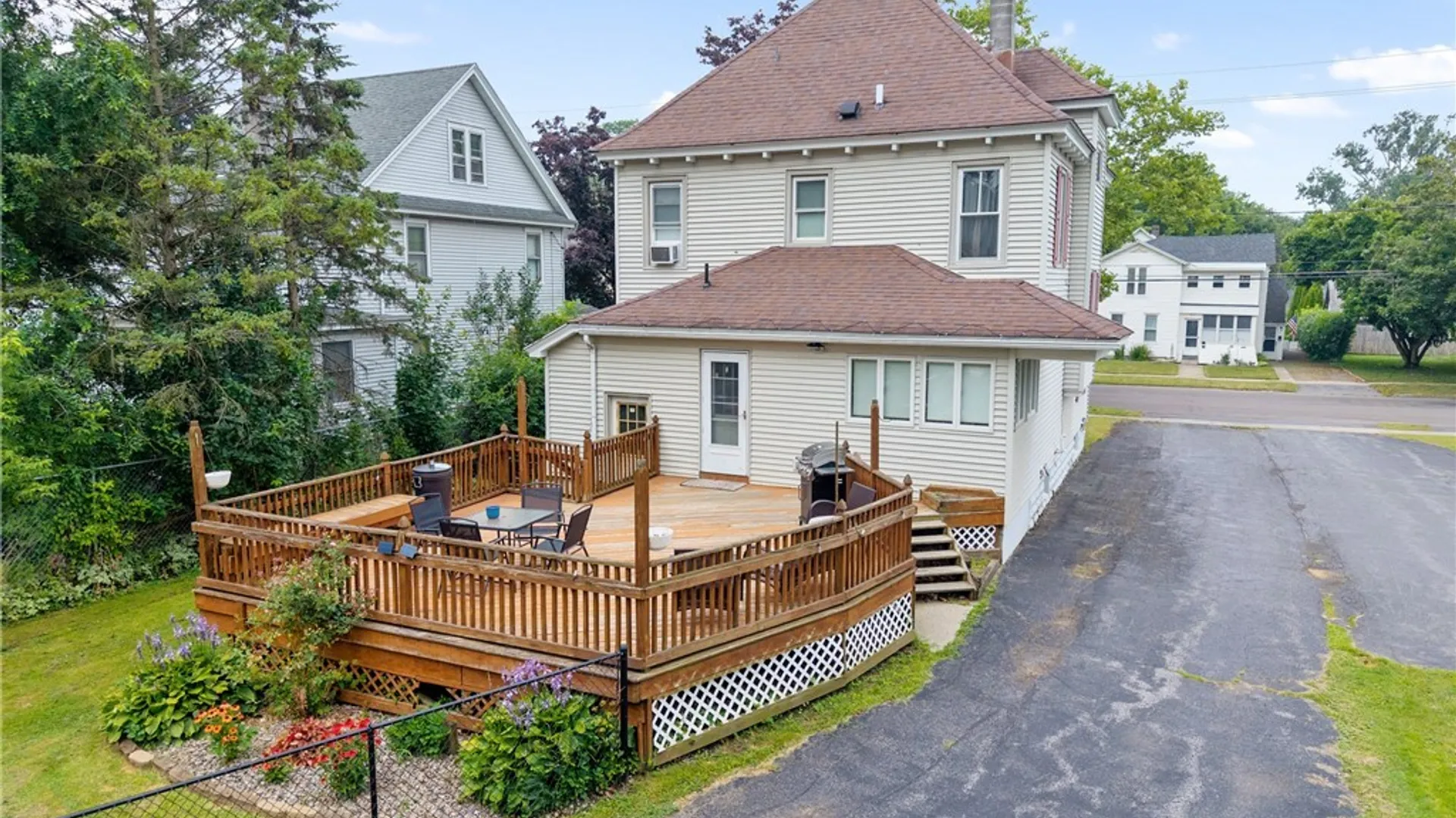 Property at 214 S Seward Avenue, Auburn, NY 13021 42