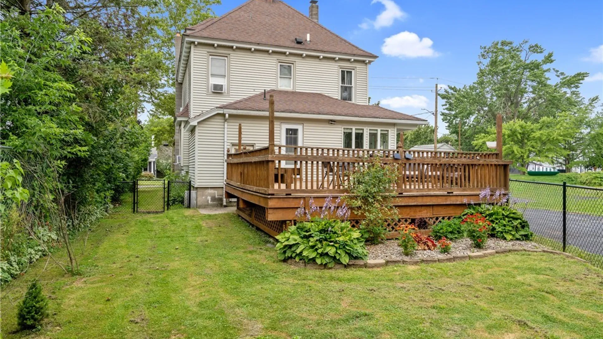 Property at 214 S Seward Avenue, Auburn, NY 13021 37
