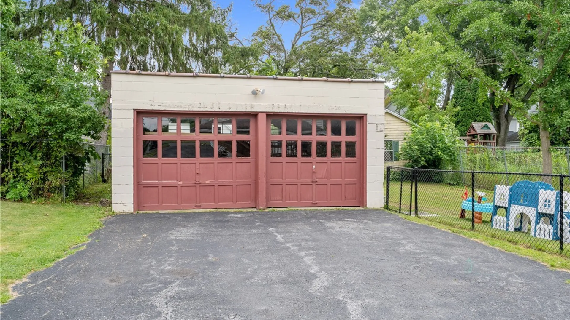 Property at 214 S Seward Avenue, Auburn, NY 13021 35