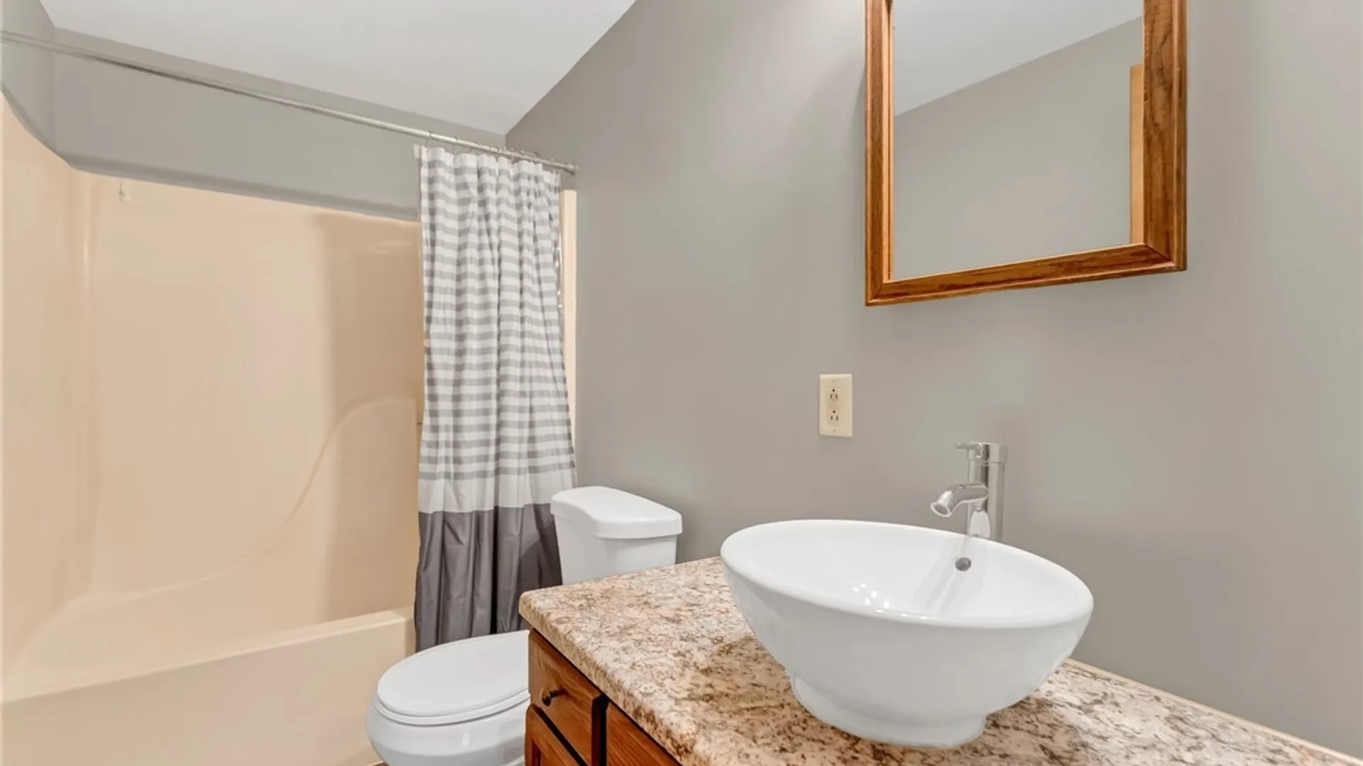 Property at 71 Downing Street, Buffalo, NY 14220 13