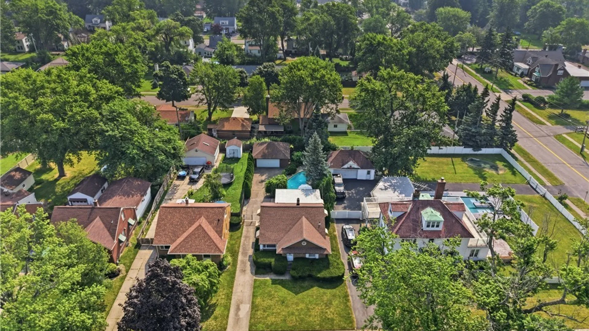 Property at 600 Roycroft Boulevard, Cheektowaga, NY 14225 9