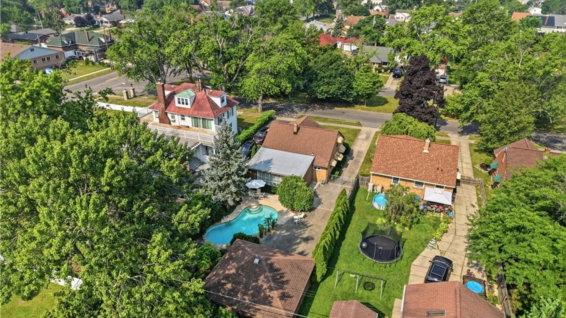 Property at 600 Roycroft Boulevard, Cheektowaga, NY 14225 10