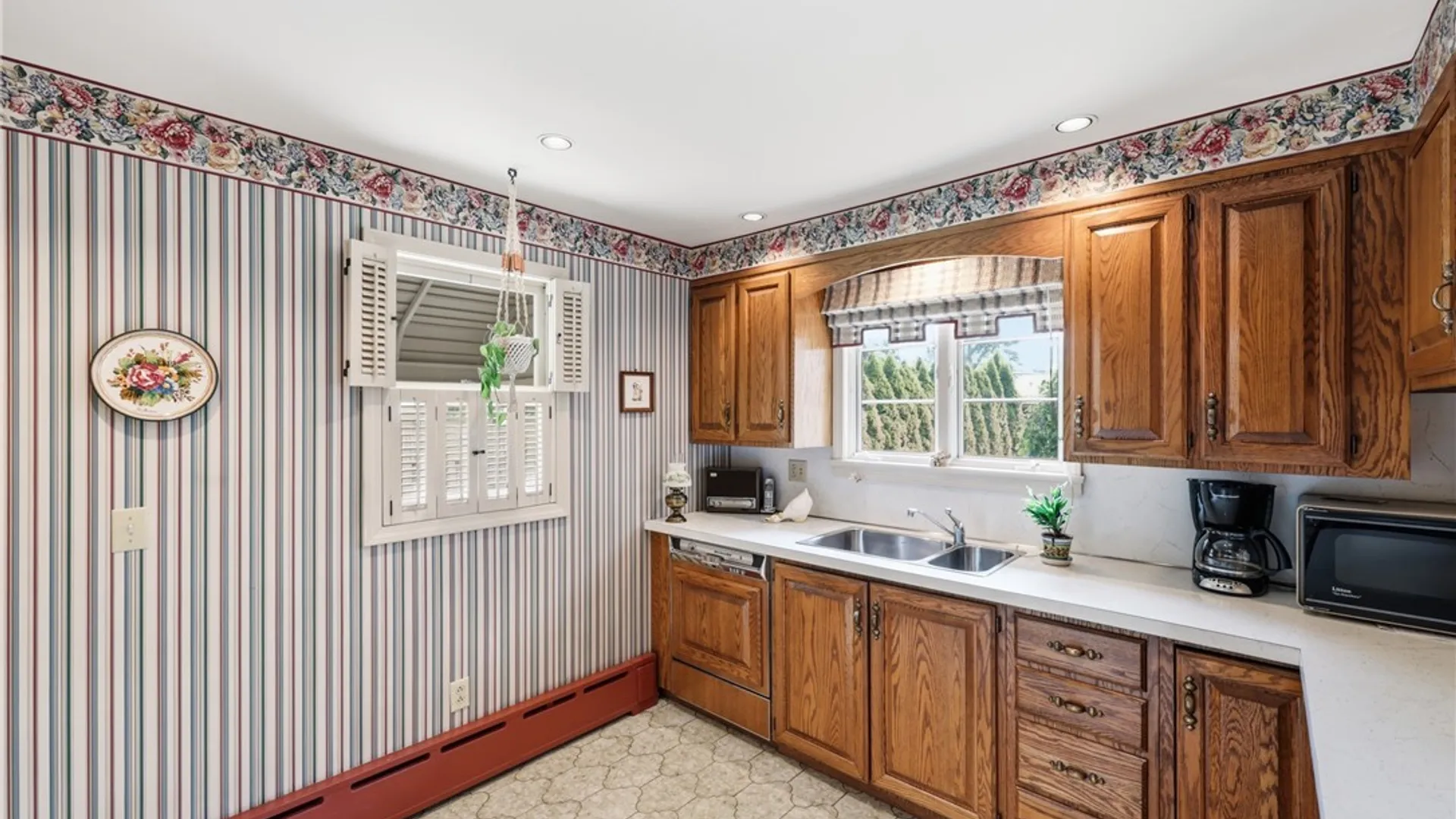 Property at 600 Roycroft Boulevard, Cheektowaga, NY 14225 16
