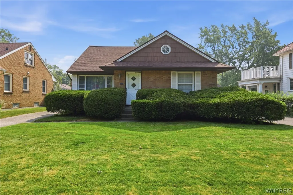 Property at 600 Roycroft Boulevard, Cheektowaga, NY 14225