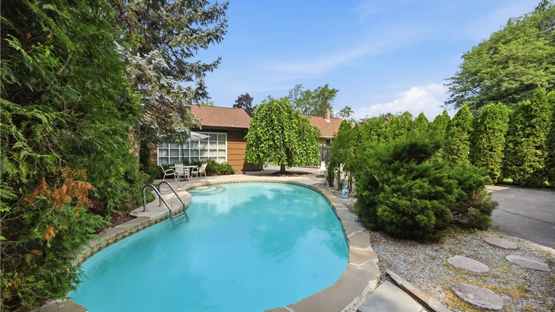 Property at 600 Roycroft Boulevard, Cheektowaga, NY 14225 5