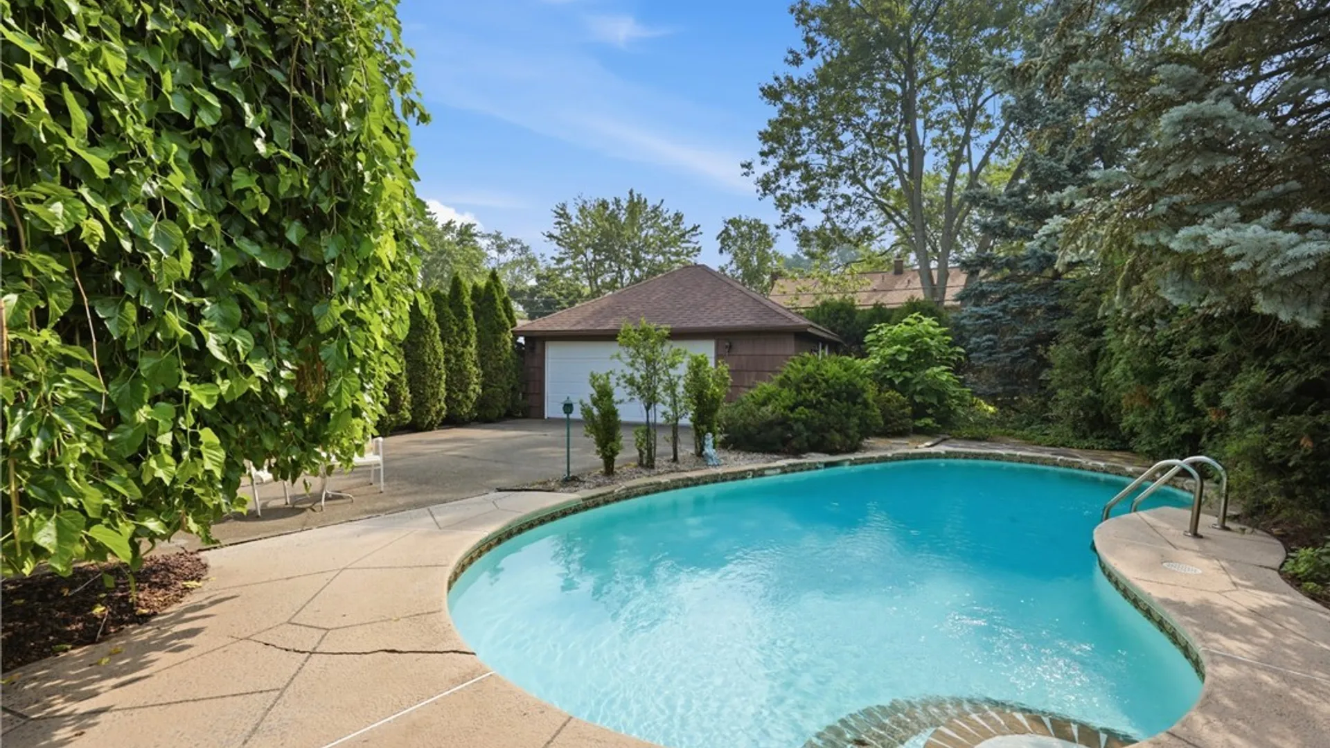Property at 600 Roycroft Boulevard, Cheektowaga, NY 14225 6