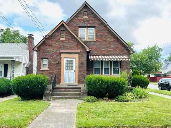 Property at 2498 Woodlawn, Niagara Falls, NY 14301