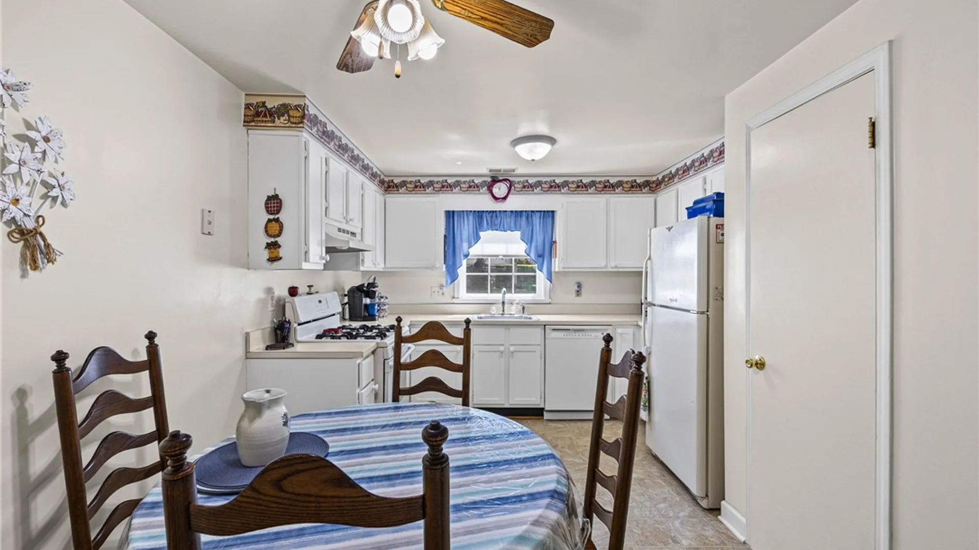 Property at 34C Salmon Run, Parma, NY 14468 12