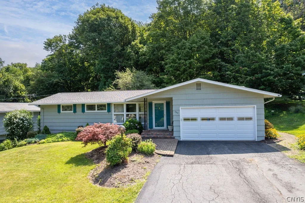 Property at 307 Oakridge Drive, Camillus, NY 13031