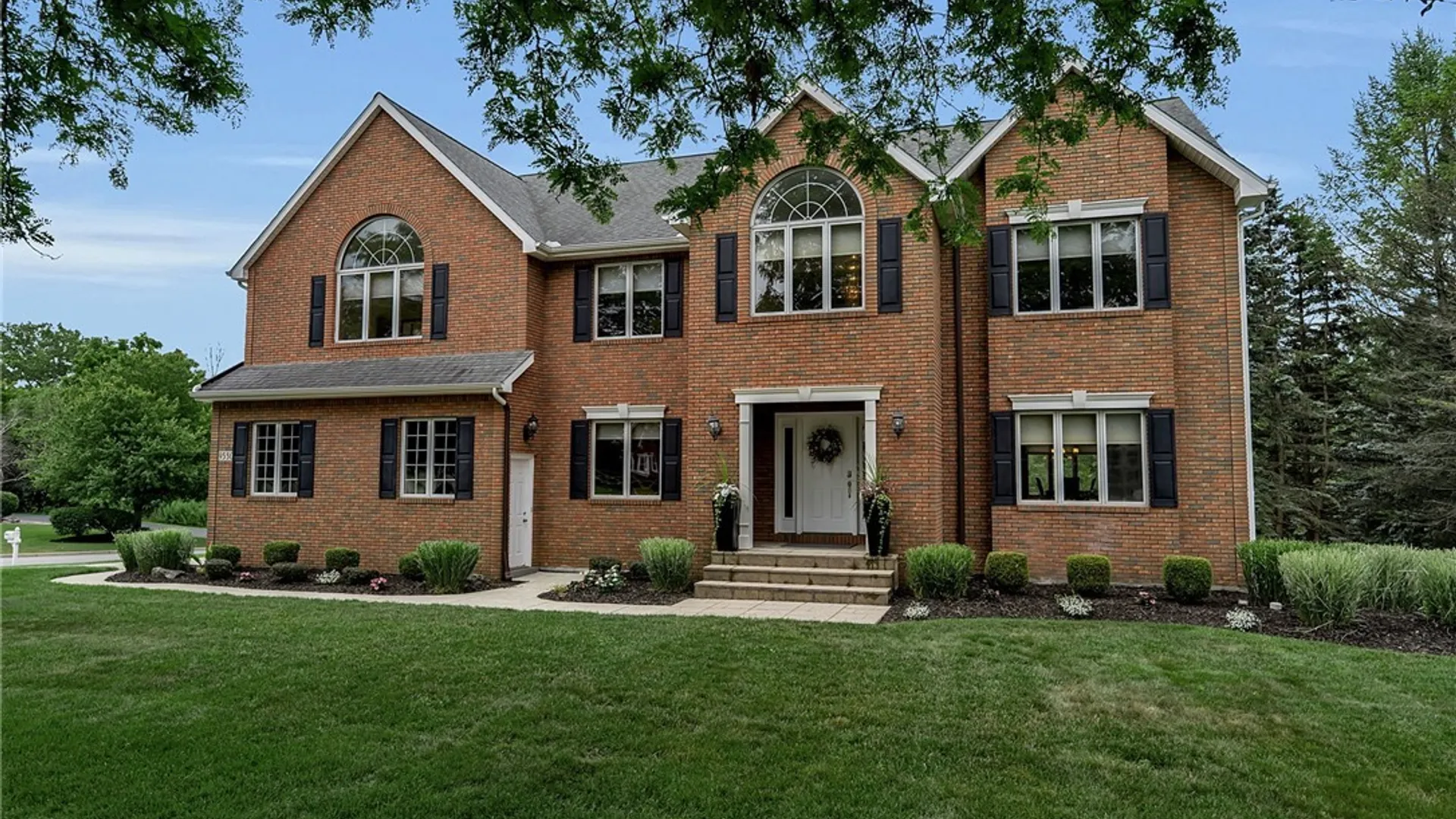 Property at 9530 Cobblestone Dr, Clarence, NY 14031 2