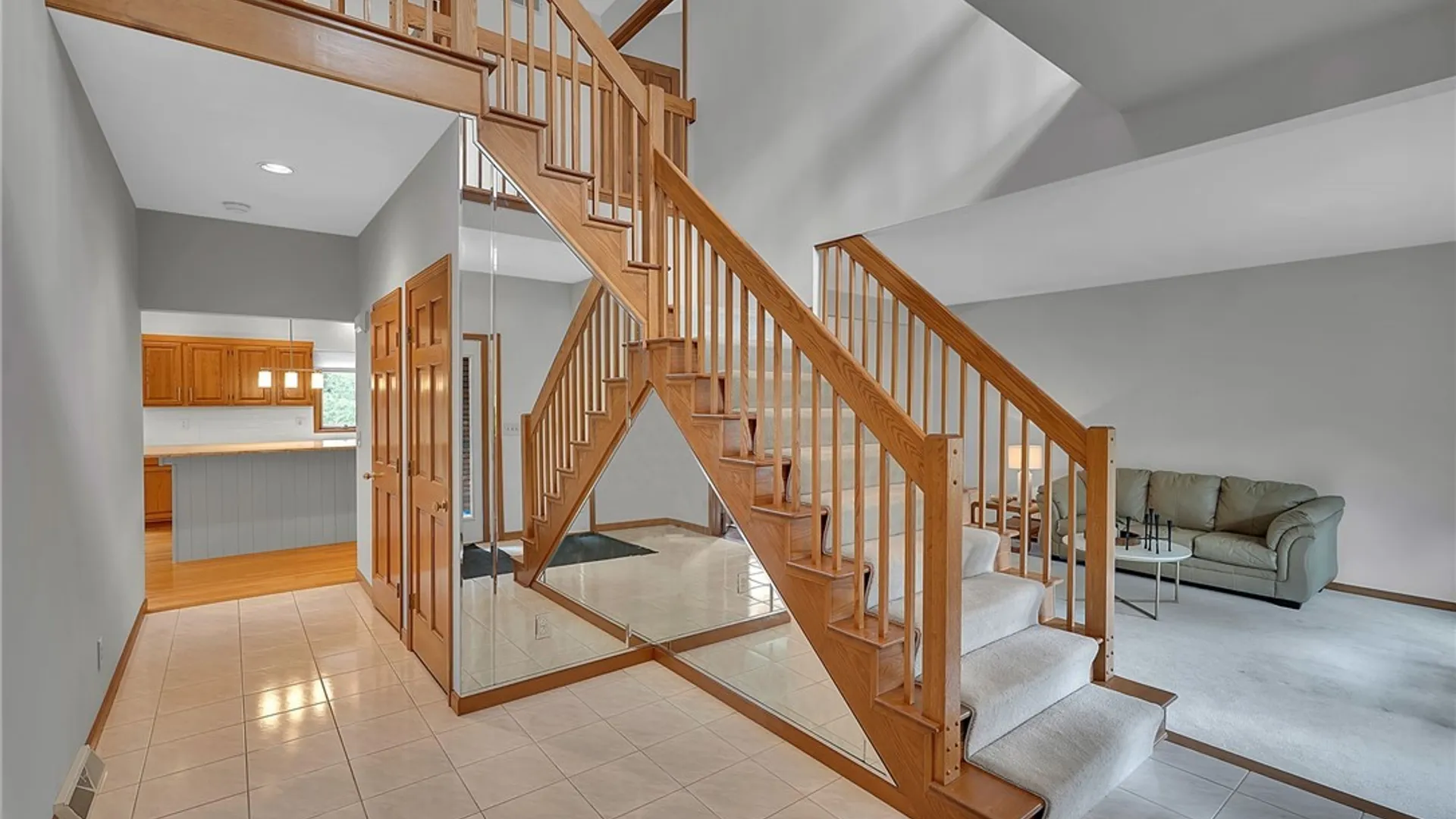 Property at 9530 Cobblestone Dr, Clarence, NY 14031 7