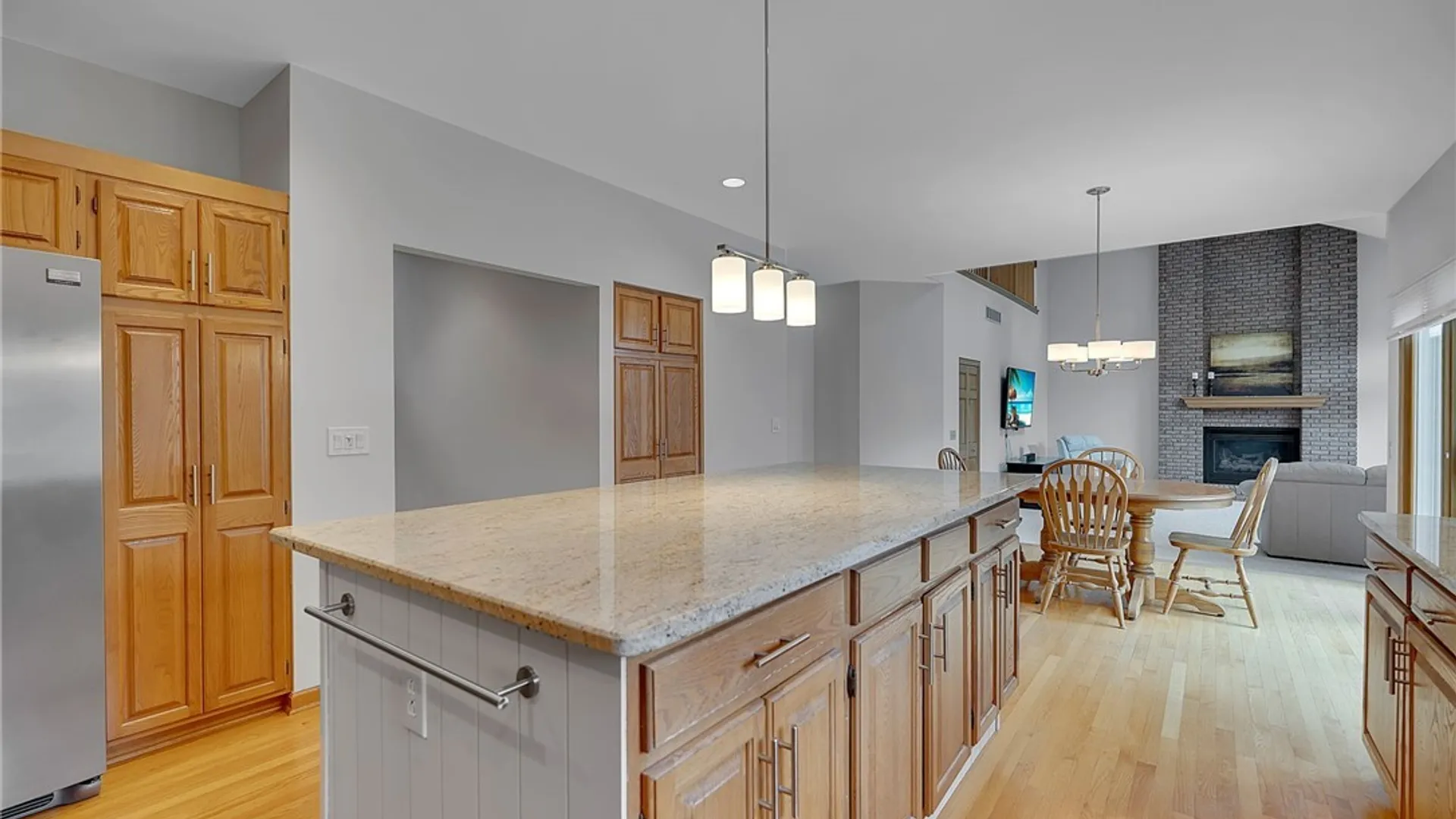 Property at 9530 Cobblestone Dr, Clarence, NY 14031 15
