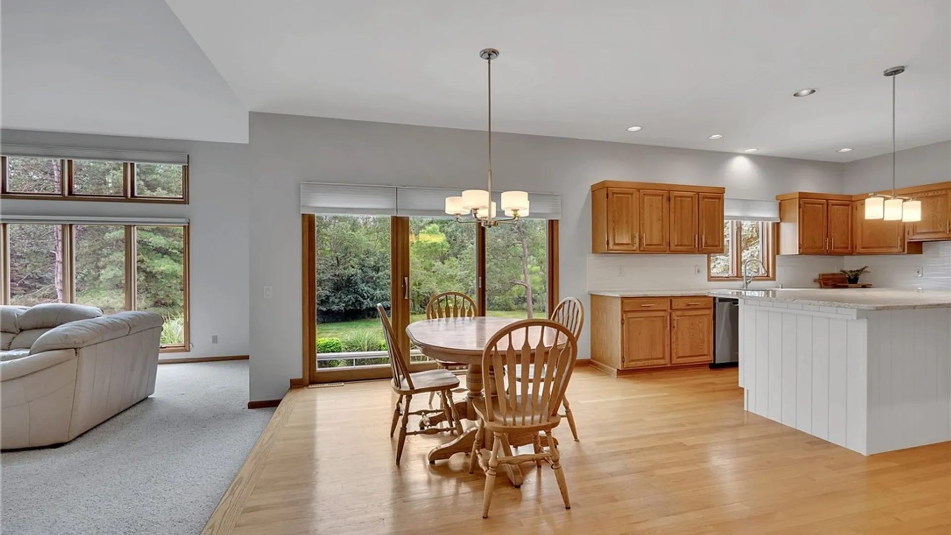 Property at 9530 Cobblestone Dr, Clarence, NY 14031 17